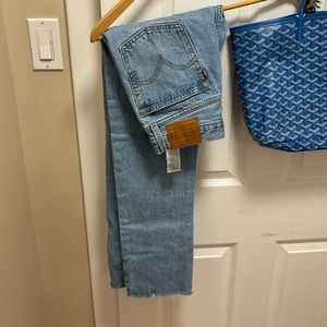 Levi Wedgie Straight